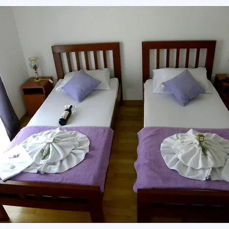 Maslina Guest house 3*